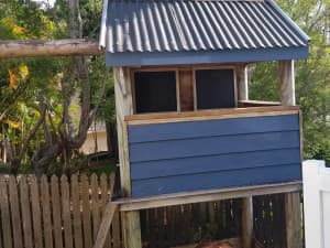 Kids cubby house $200, you remove.