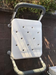 Shower stool with arms