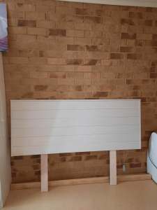Timber headboard, Queen bed