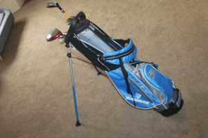 SET OF KIDS GOLF CLUBS . GREAT LEARNERS SET . GOOD USED CONDITION