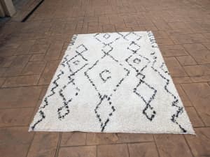 Bedroom or Lounge Rug in very good condition