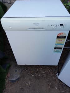 ELECTROLUX DISHWASHER IN GOOD WORKING CONDITION