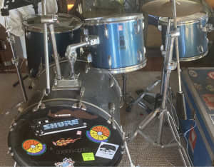 5 pc drum kit with cymbals ready to go