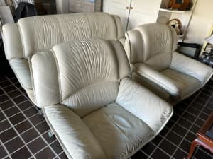 LEATHER LOUNGE SETTING WITH THREE SEATER AND TWO SINGLE SEATERS