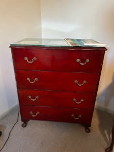 Stunning Vintage Queen Anne Style Chest of Drawers on Cabriole Legs