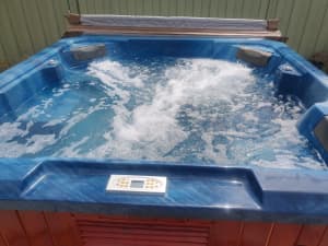 Spa Outdoor 6 person Jacuzzi 