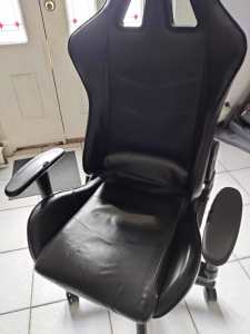 FREE: Office/ Gaming Chair