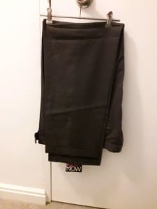 Dark olive pants size 92r new with tag