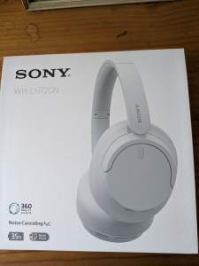 Sony model 720N wireless headphones (white)