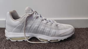 Nike air max (Mens size 11.5): Almost new