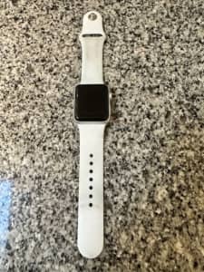 Apple watch version 8.7.1 38 mm aluminium case with white sports band