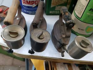 Vintage collectable cast iron hand hold iron collection 3 pieces sell 