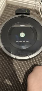 Roomba 880 robotic vacuum cleaner