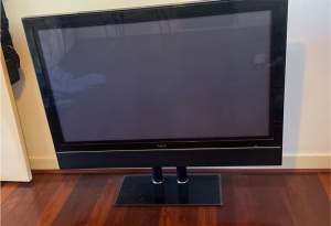 Large TV for sale, 40 inch works perfectly