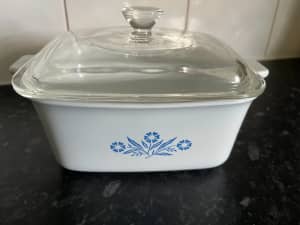 Vintage Corning Ware 1.5l casserole with lid