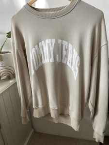 Tommy Jeans Relaxed Crew Jumper in Sand