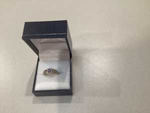 Size O 9ct gold ring with sapphire.