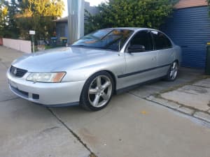 2004 SERIES 2 VY COMMODORE EXECUTIVE LOWERED 18s RUNS WELL WALK IN REG