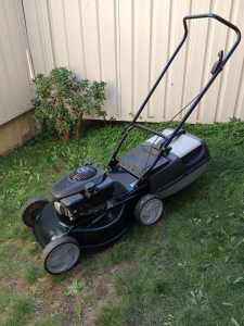 4 stroke petrol Gardeners Choice lawn mower 