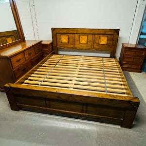King bed frame K4312 vv paint solid timber (Delivery for extra) USED