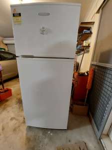 Kelvinator fridge 420L KTM4200WB-R