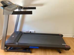 Treadmill - SolidFocus TM3030, Efolding, Immaculate condition
