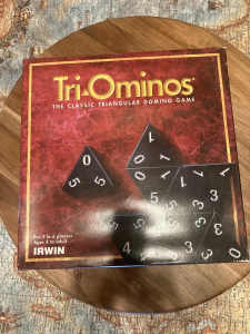 Tri-ominos game