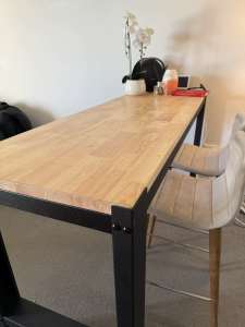 Table/desk like brand new (Original price $400)