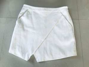 🌺 White FOREVER NEW Mini Skirt $10. Size 10.