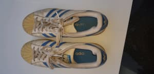 Old Adidas pin stripe blue white sneakers