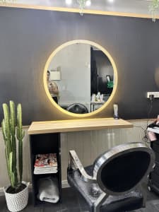 Qualified hairdresser wanted for Labrador home salon. 