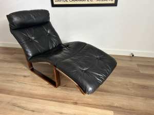 Retro Vintage Tessa Fred Lowen T8 Lounge Chair