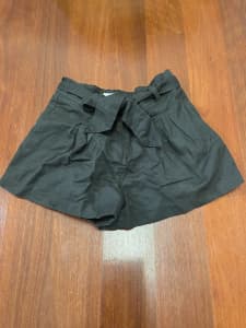 Item 1433- Used Country Road Shorts size 8