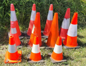 4x 45cm and 7x 75cm traffic cones, like NEW, CLAYTON pickup