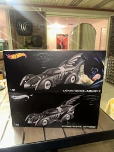 2 hot wheels Batman forever Batmobile 1:18