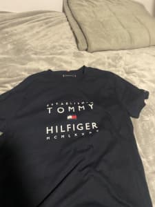 Tommy Hilfiger Tshirt - size Large