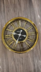 BEAUTIFUL WALL CLOCK, BRAND NEW IN BOX, 44CM, GOLD COLOUR $30