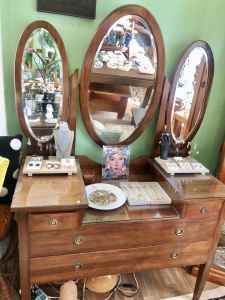 Wooden dressing table with good quality