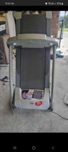 treadmill in good condition work perfect no hold cash only