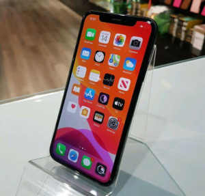 IPHONE X 256GB BLACK / SILVER COMES WITH WARRANTY