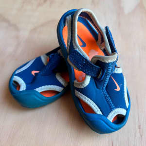 Nike baby toddler shoes US 4C
