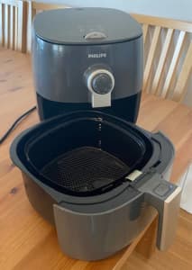 Used Philips Airfryer fully functioning and in good condition.