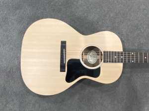 Made in USA Gibson G-00 Parlor Acoustic Guitar w/ Gig Bag - AS NEW