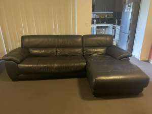 Couch Black Leather 3.5 seats