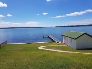 Lake Macquarie absolute waterfront available for holiday rental