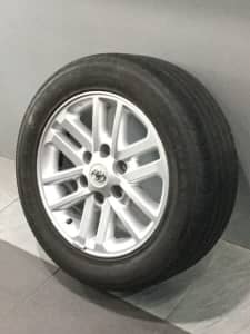 TOYOTA HILUX SR5 TOYOTA HIACE 17" GENUINE ALLOY WHEELS AND TYRES