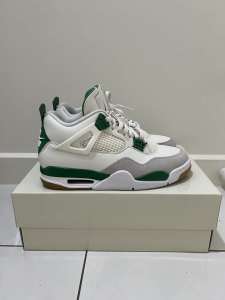 SB Jordan 4 Pine Green