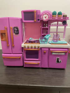 Barbie dolls and kitchen set