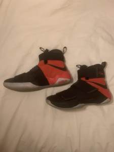 Nike lebron zoom soldier 10 basketball shoes black red.Size UK 7.5 .