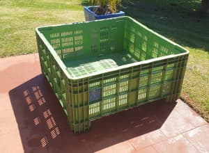 large plastic crate Nally Mega Bin Produce 580 Three Quarter Pallet Ve